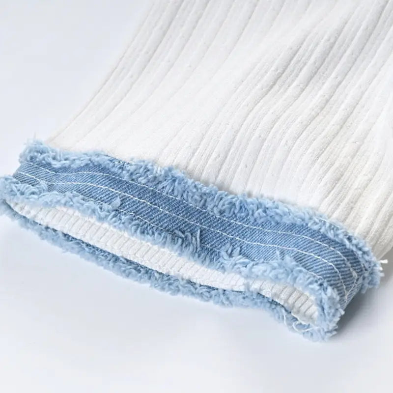 Vintage-Chic Damenkleid – Weiß mit blauen Akzenten & Knöpfen